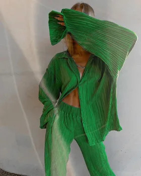 2021 Módy Zelené Saténová Blúzka Svetlice Rukáv Skladaný Ženy Tričko Elegantné Jar Leto Top Žena Voľné Tvaru Sexy Blúzky Oblek